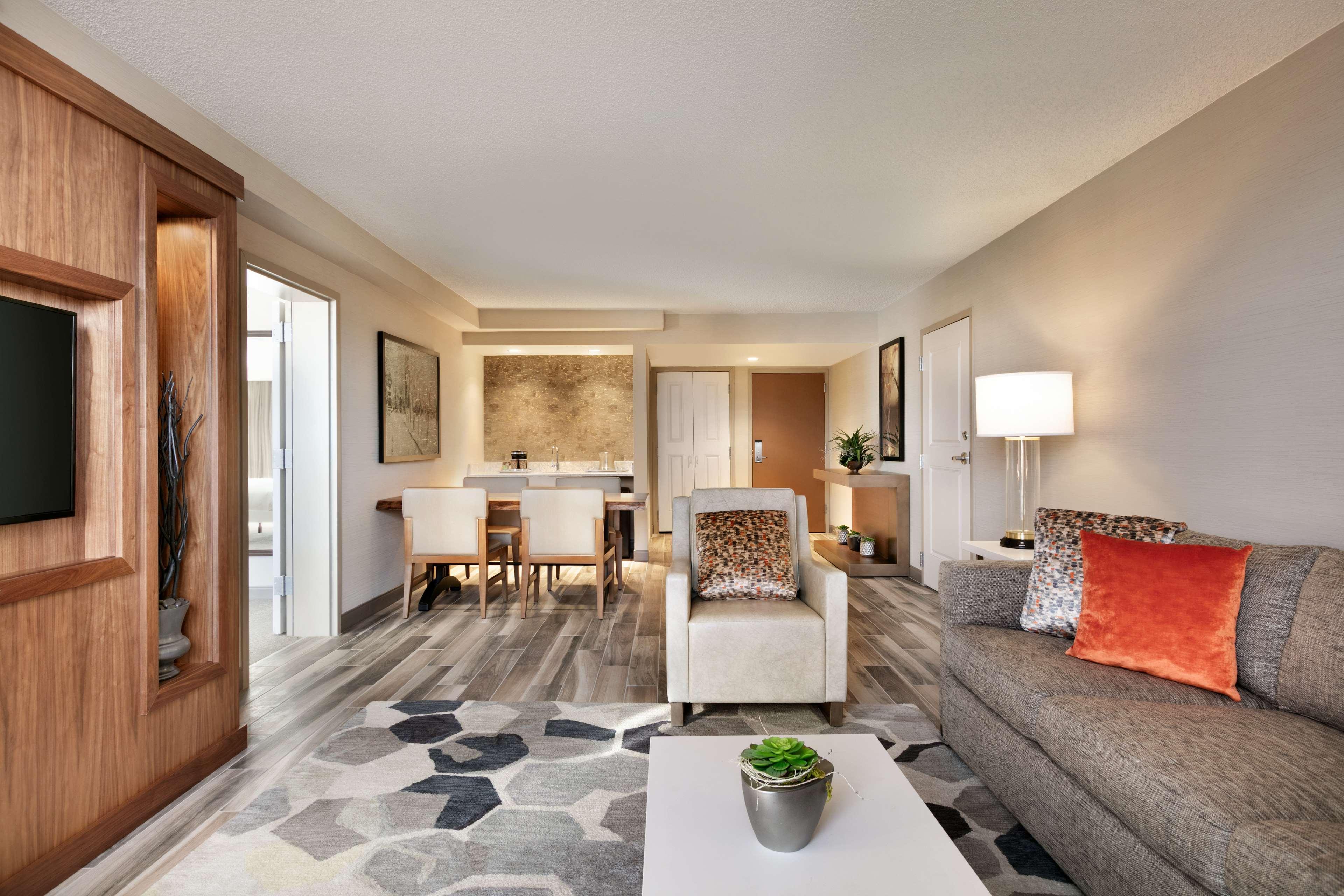 Hilton Fort Collins Bagian luar foto