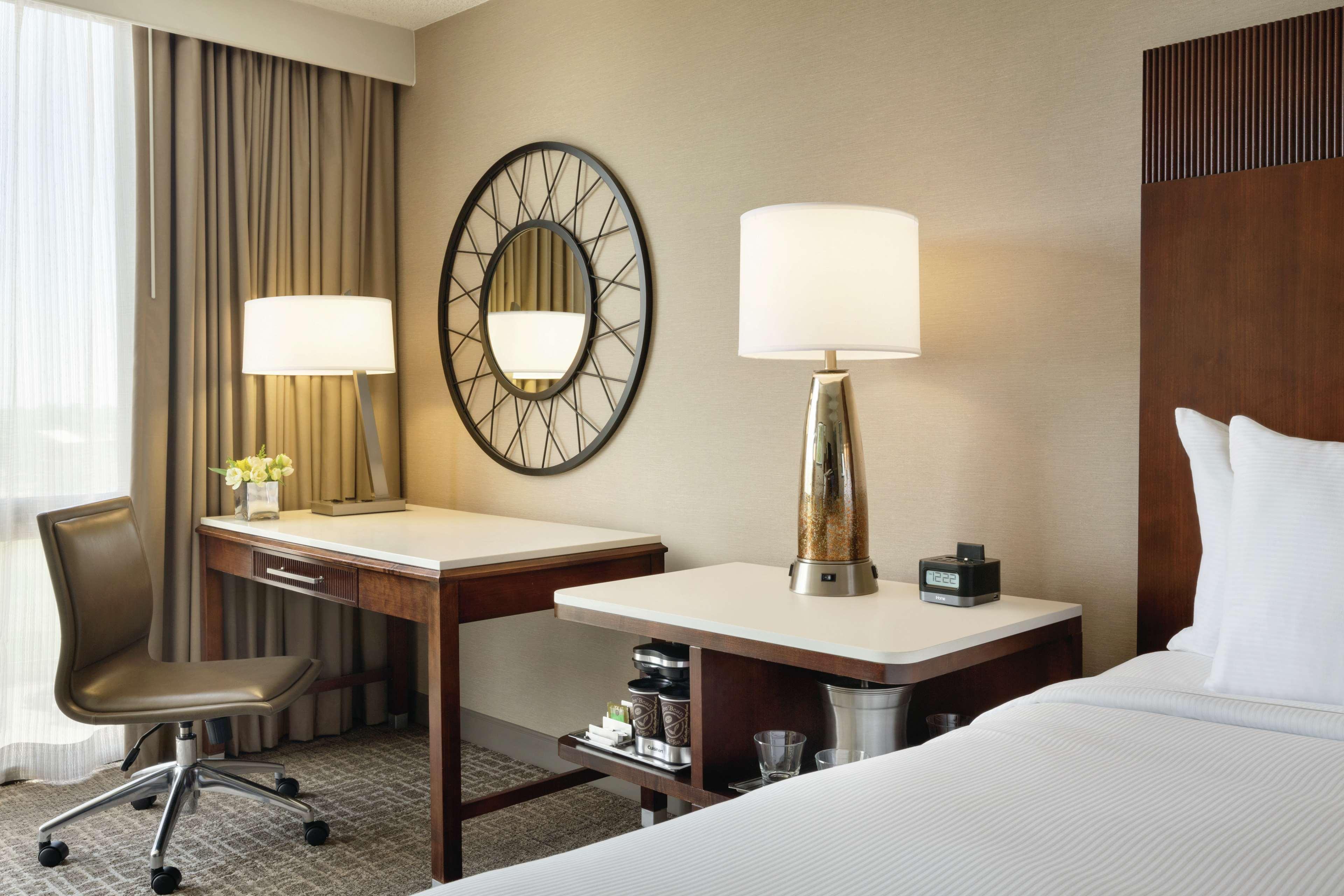Hilton Fort Collins Bagian luar foto