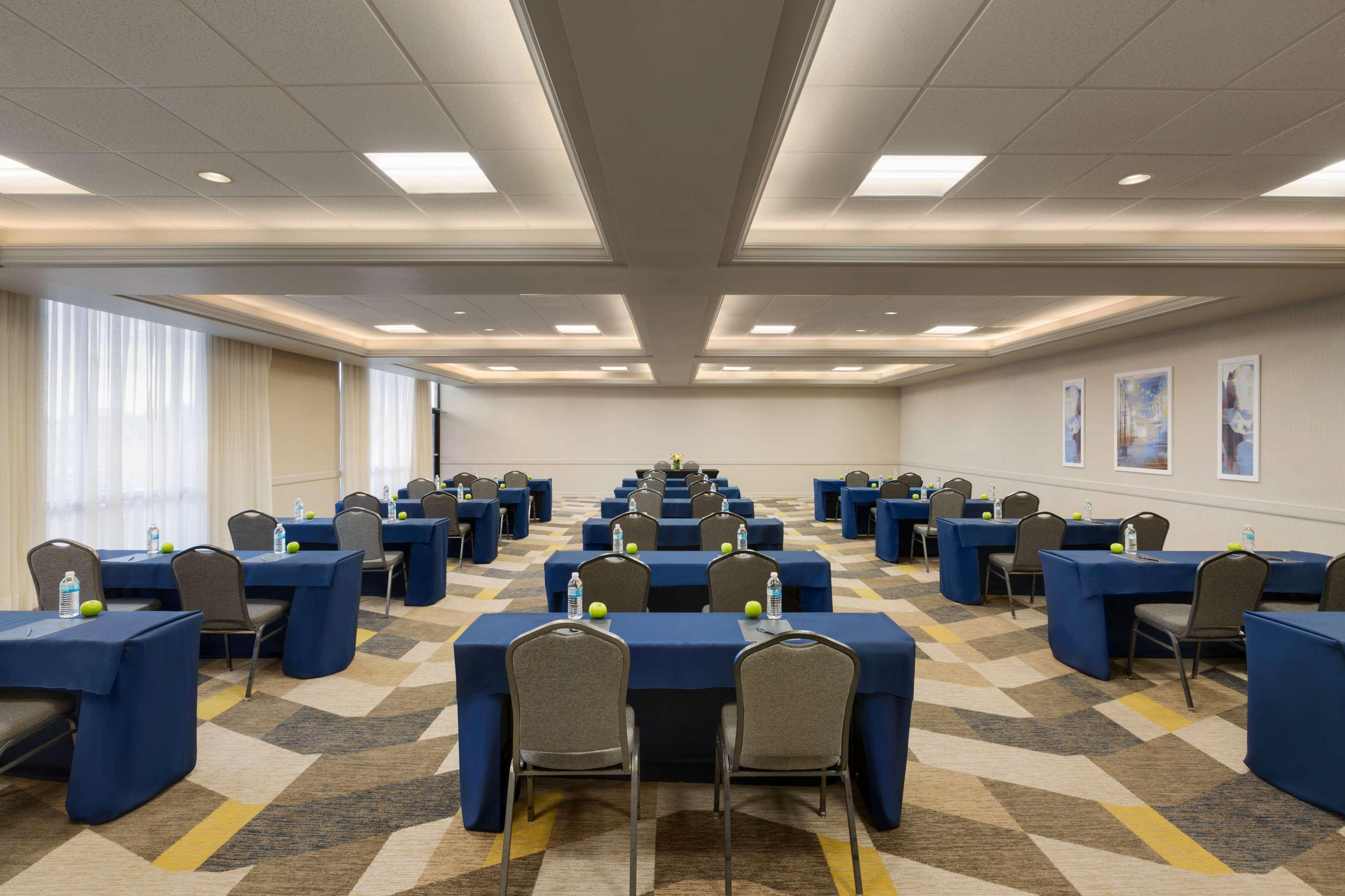 Hilton Fort Collins Bagian luar foto