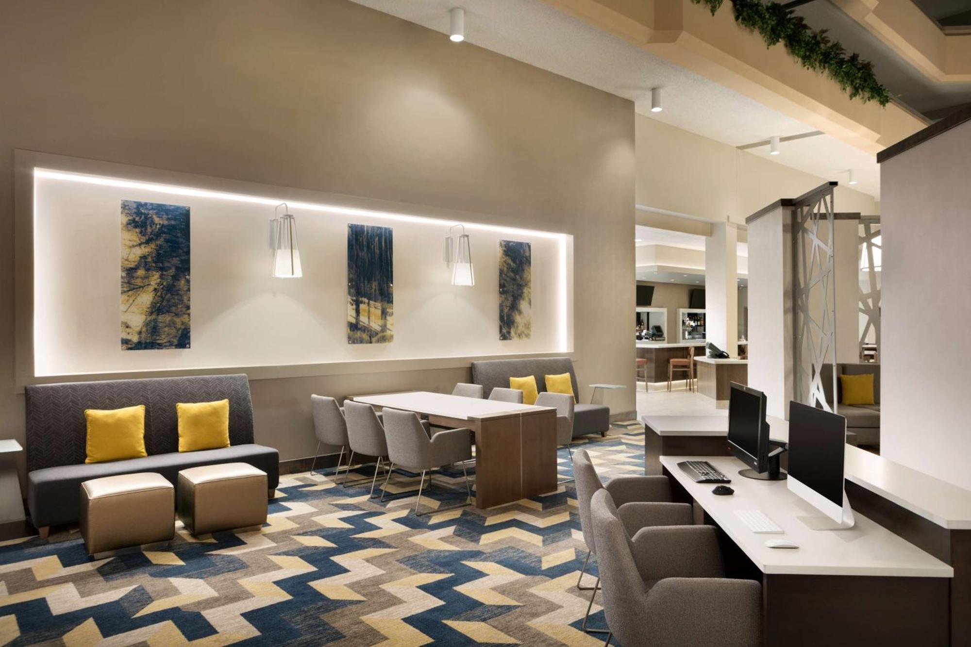 Hilton Fort Collins Bagian luar foto
