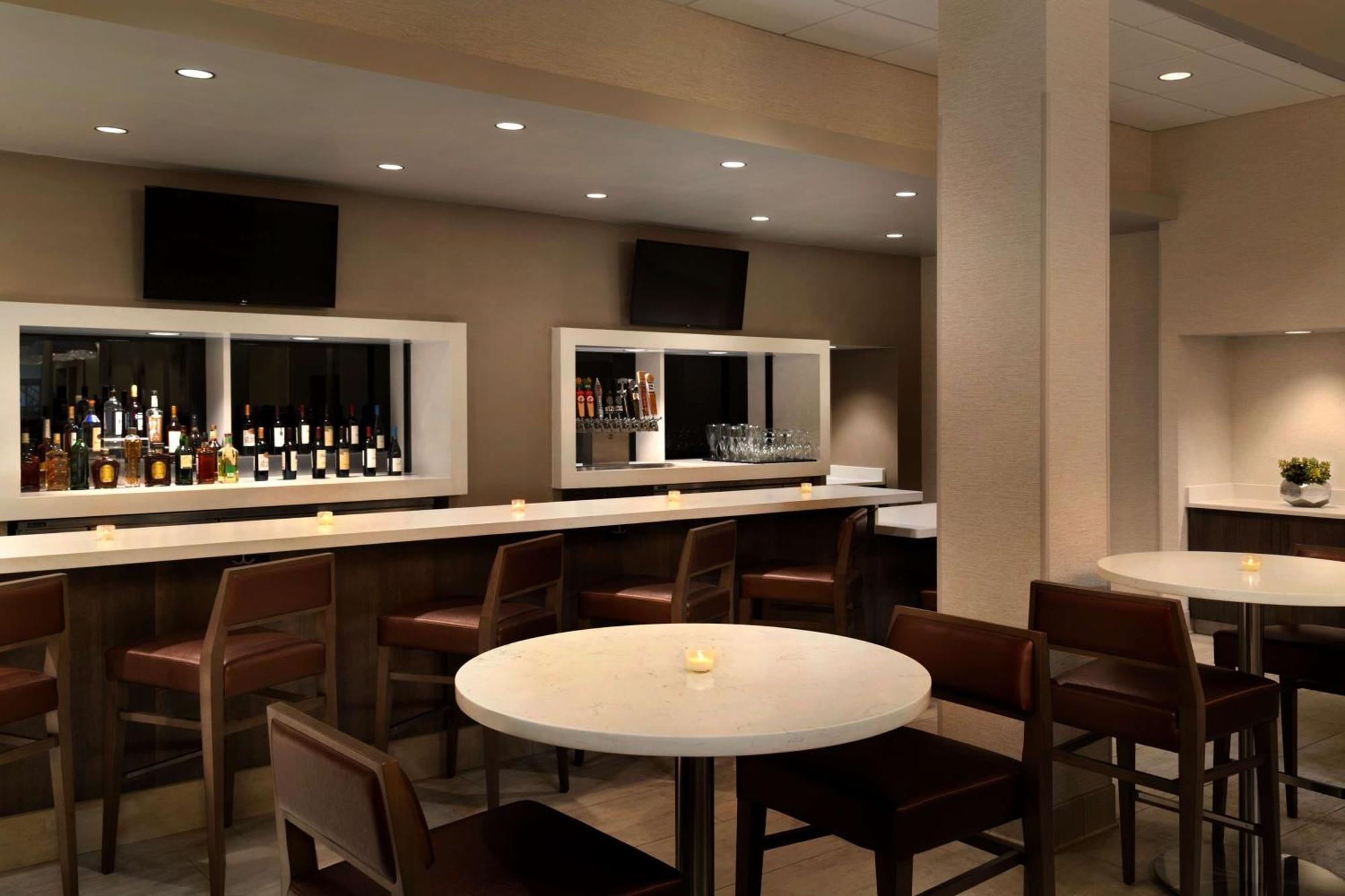 Hilton Fort Collins Bagian luar foto