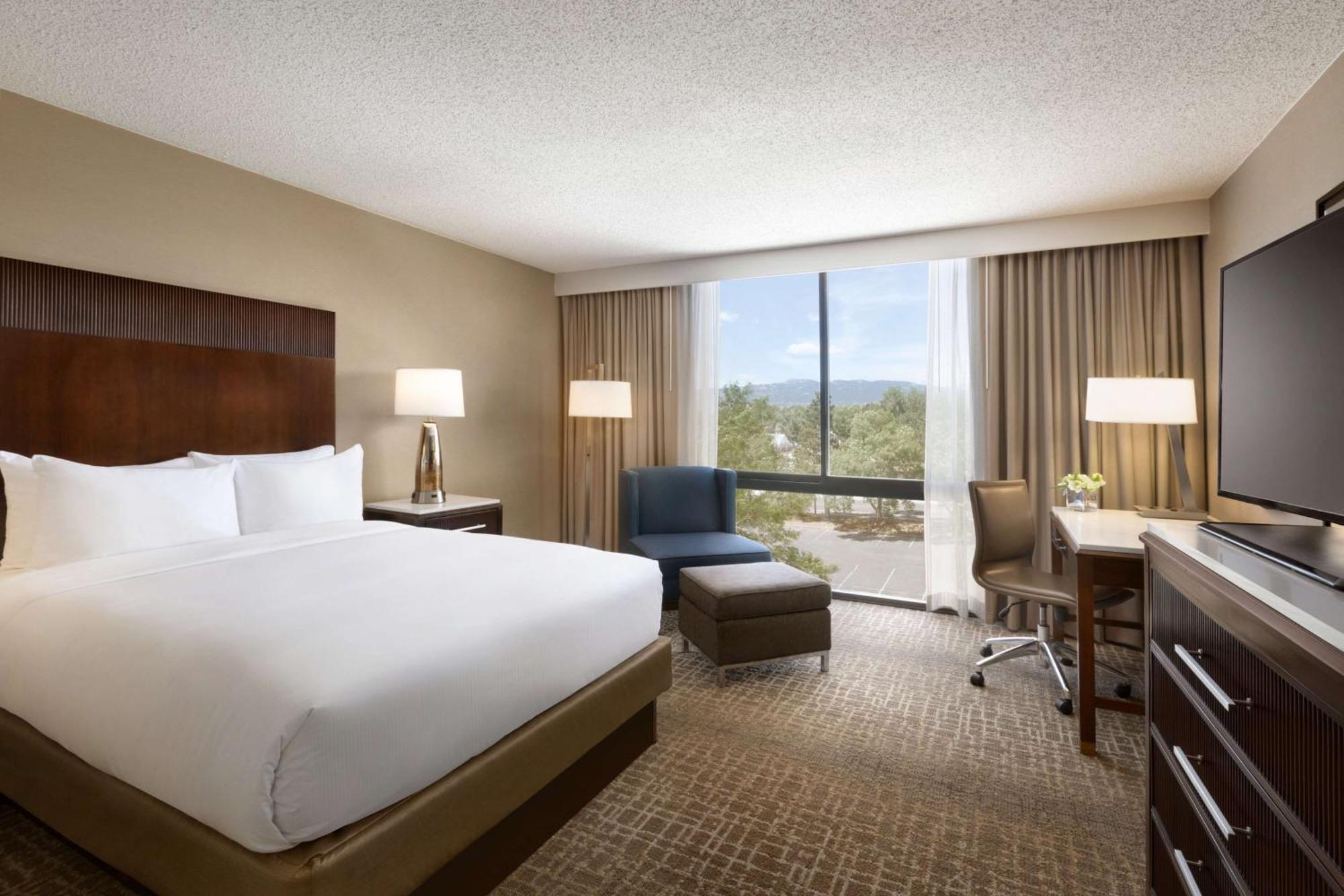 Hilton Fort Collins Bagian luar foto