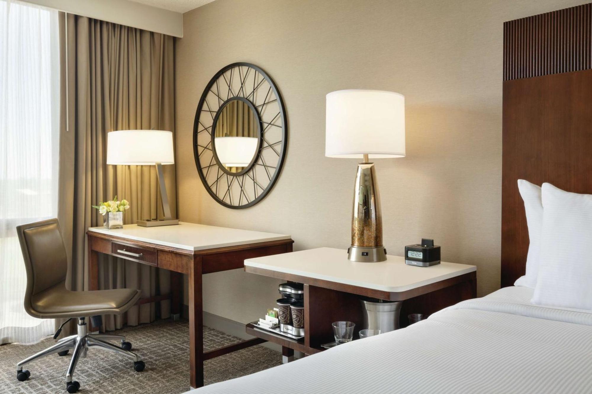 Hilton Fort Collins Bagian luar foto