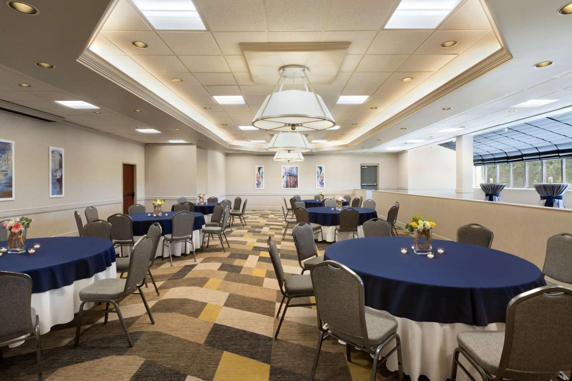 Hilton Fort Collins Bagian luar foto