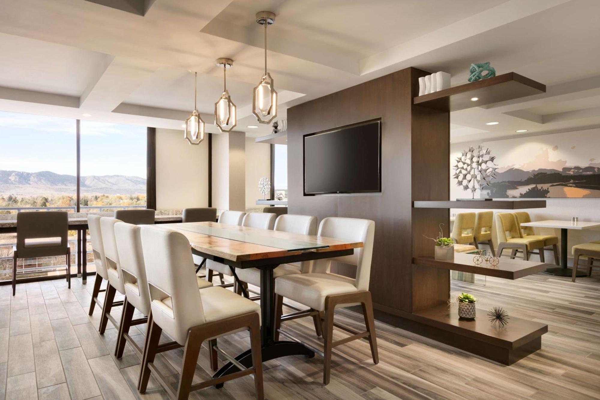 Hilton Fort Collins Bagian luar foto