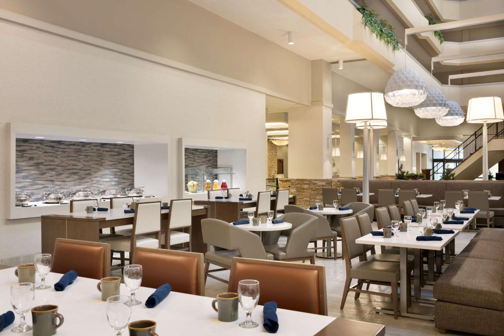 Hilton Fort Collins Bagian luar foto
