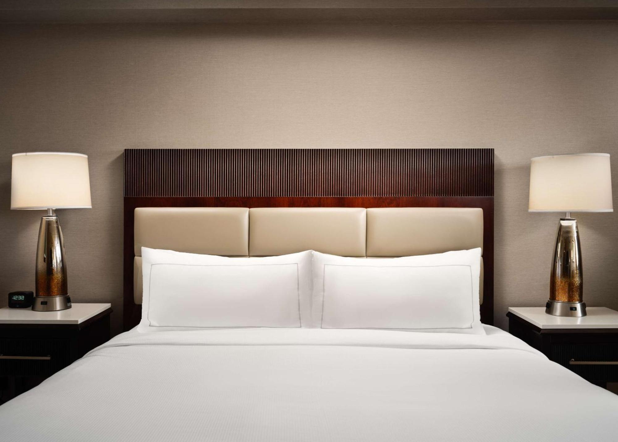 Hilton Fort Collins Bagian luar foto