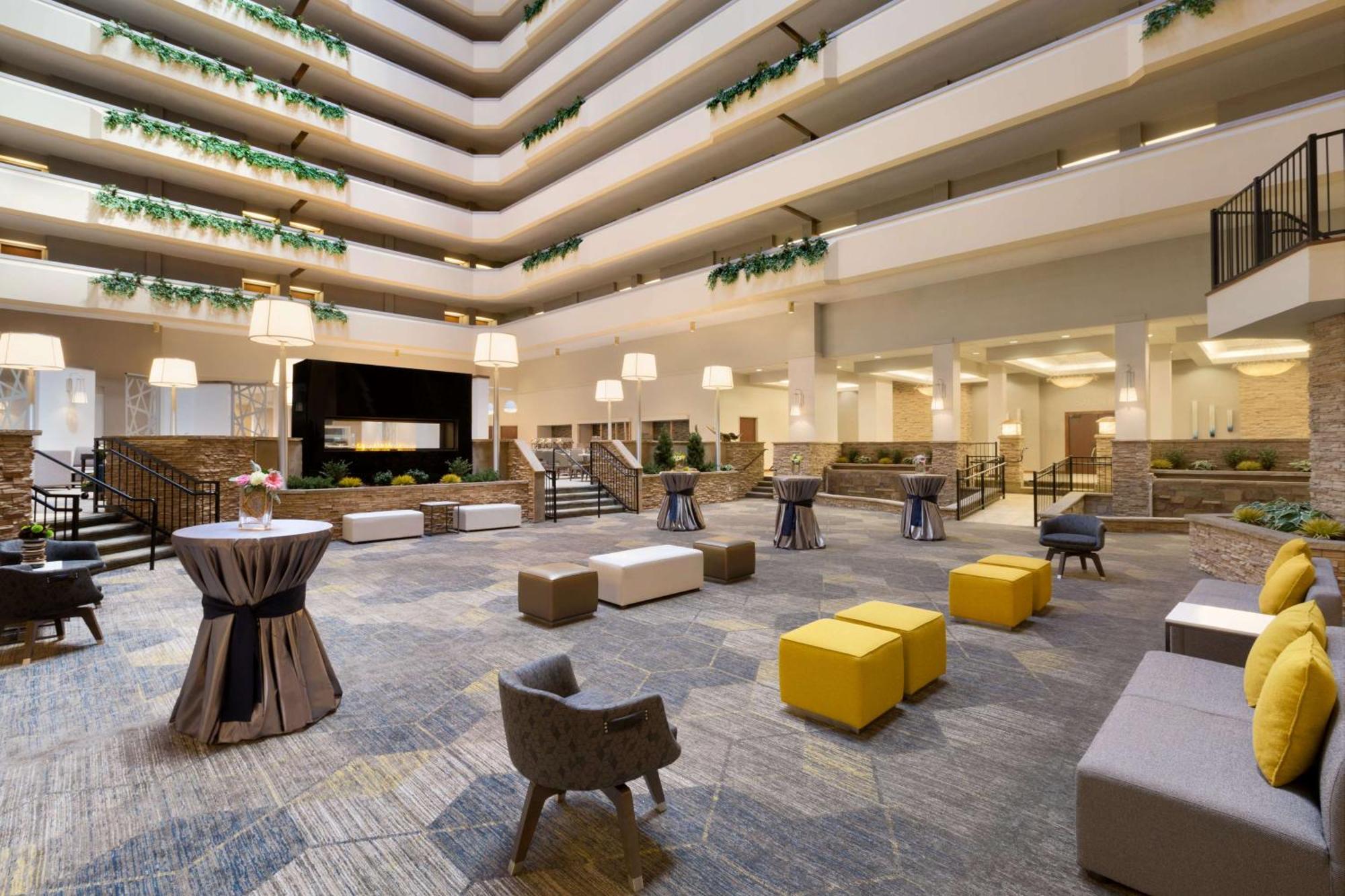 Hilton Fort Collins Bagian luar foto