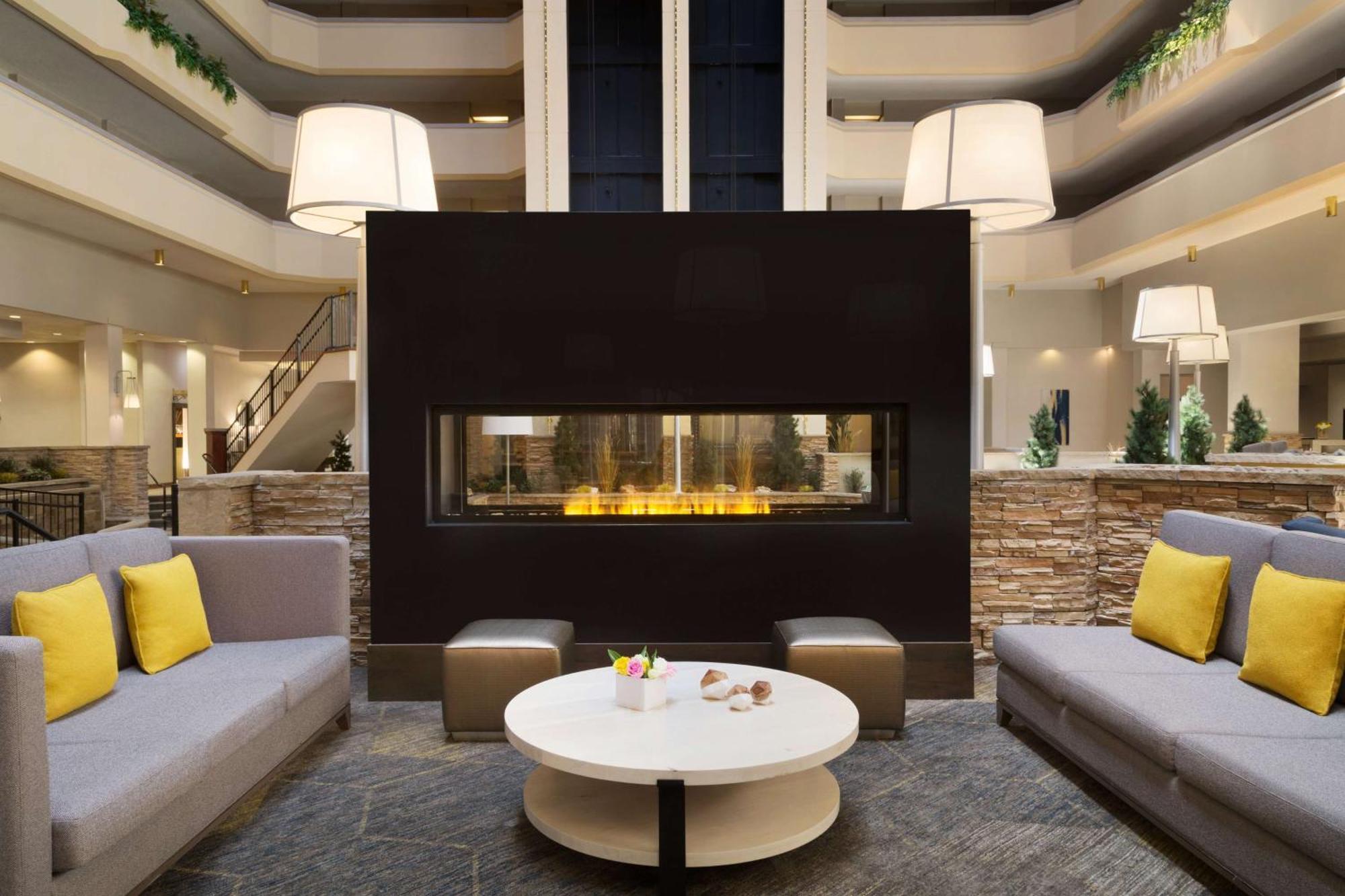 Hilton Fort Collins Bagian luar foto