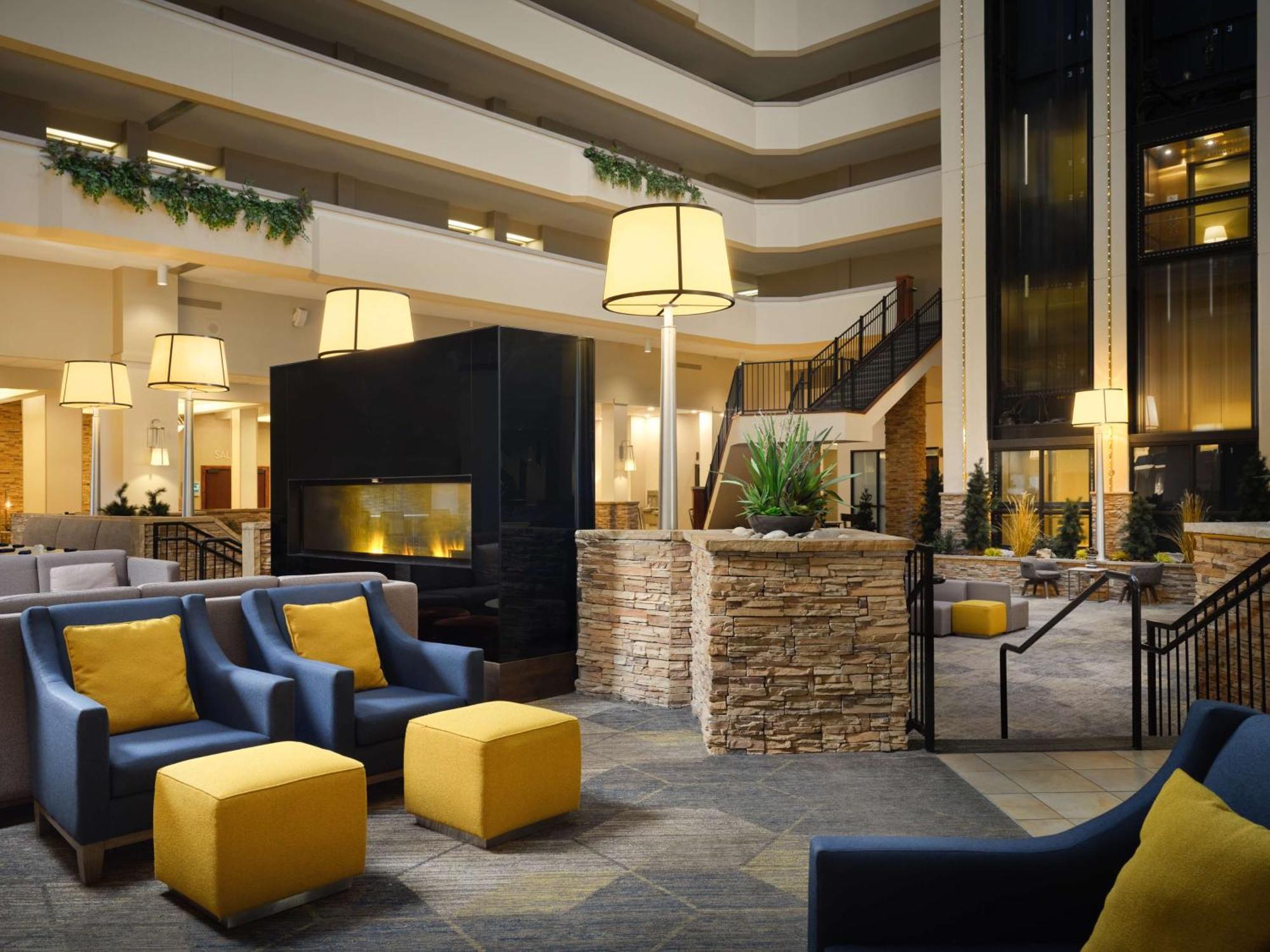 Hilton Fort Collins Bagian luar foto