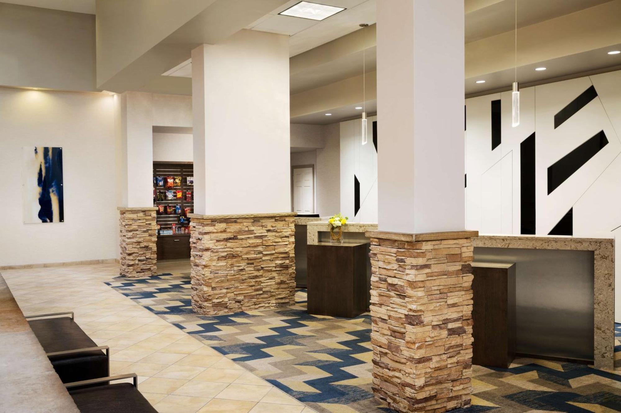 Hilton Fort Collins Bagian luar foto